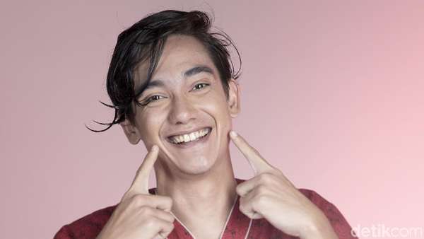 Lucunya Gaya Adipati Dolken Pakai Piyama Lucunya Gaya Adipati Dolken Pakai Piyama