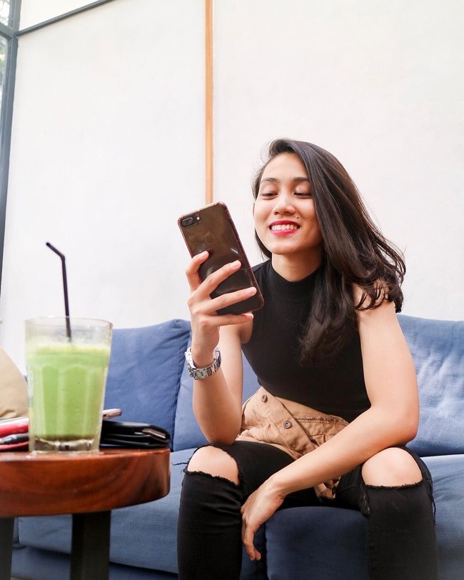 Berdasarkan postingan foto-foto di Instagramnya itu, Athira sering kali berpenampilan dengan gaya kasual. Foto: Instagram @athirafarina