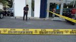 Foto: TKP Perampokan Mobil Pembawa Uang di Halaman BCA