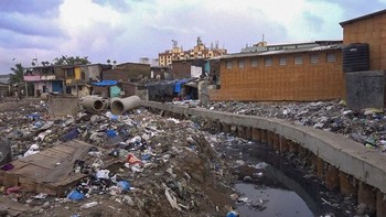 Memang menurut Jacob di sana ada banyak masalah seperti sanitasi yang sangat buruk. Foto: YouTube/Jacob Laukaitis