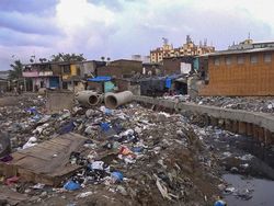 Kisah YouTuber Bule Tinggal di Pemukiman Kumuh Terbesar Asia