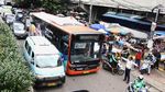 Foto: PKL Kuasai Trotoar Jalan Jatibaru dan Blok F Tanah Abang