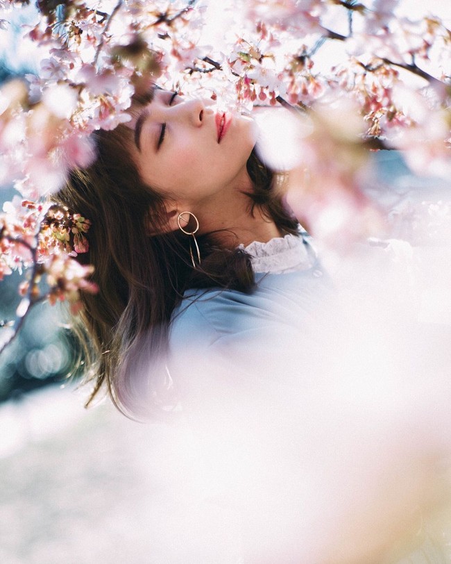 Moeka cukup sering menjadi model majalah dan brand busana. Foto: Instagram Moeka Nozaki