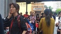 Fans pun tampak memadati area red carpet di Spot Huashan Cinema sejak sore hari.