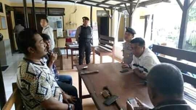 Pria yang Dilaporkan Hina Nabi Muhammad Diamankan Polisi Pria yang Dilaporkan Hina Nabi Muhammad Diamankan Polisi