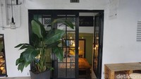 Kafe yang ada dibuat dengan begitu trendi dan kekinian. Desainnya sederhana tapi sangat instagramable (Kanavino/detikTravel) 