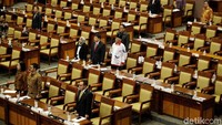 Sebanyak 283 wakil rakyat tak hadir dalam rapat paripurna penutupan masa persidangan IV DPR tahun sidang 2017-2018.