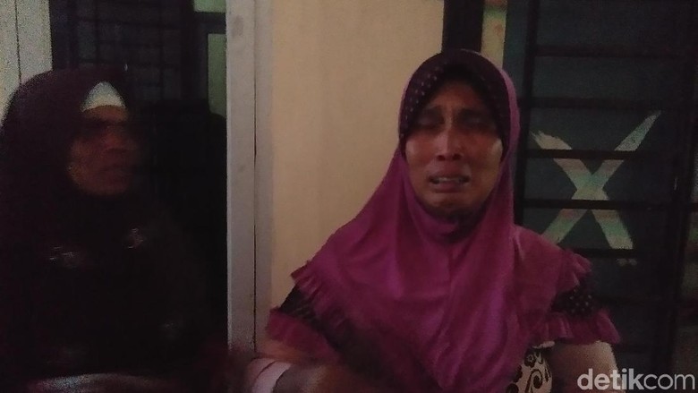 Raut Sedih Keluarga Korban Sumur Minyak Meledak di Aceh Timur Raut Sedih Keluarga Korban Sumur Minyak Meledak di Aceh Timur