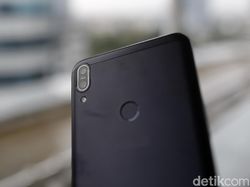 Unboxing Asus Zenfone Max Pro Pertama di Indonesia