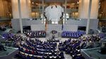 Foto: Tak Dianjurkan, Anggota Parlemen Jerman Tetap Pakai Kippah