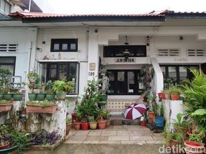 Mengintip Koleksi Peranakan di The Intan Singapura