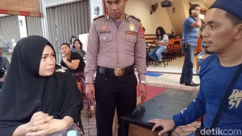 Sekali Tepuk Pundak, Yuli Gasak Motor hingga Cincin Emas Sekali Tepuk Pundak, Yuli Gasak Motor hingga Cincin Emas