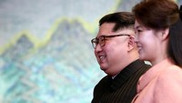 Ri Sol Ju turut menemai Kim Jong Un dalam perjamuan yang dihelat Korsel. Cantik, bukan?