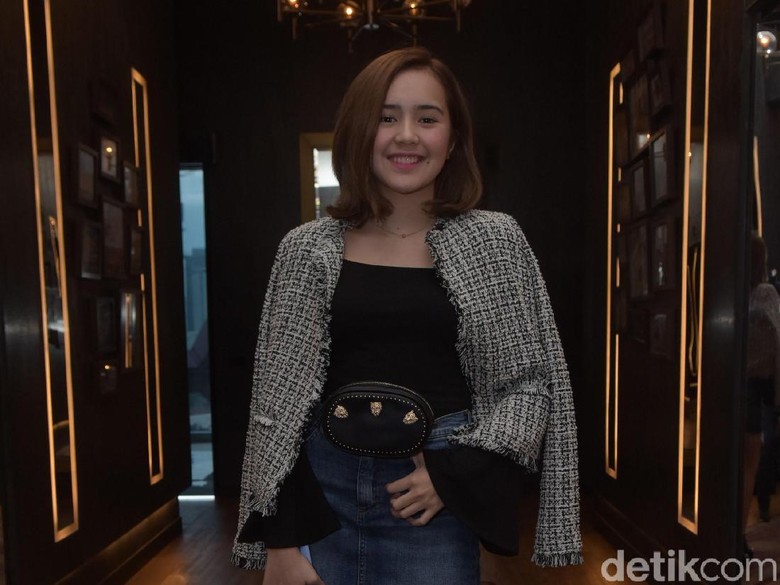 Potong Rambut, Cara Beby Tsabina Tampil Lebih Segar Potong Rambut, Cara Beby Tsabina Tampil Lebih Segar