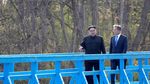 Momen Pelukan Hangat Kim Jong Un dan Presiden Korsel