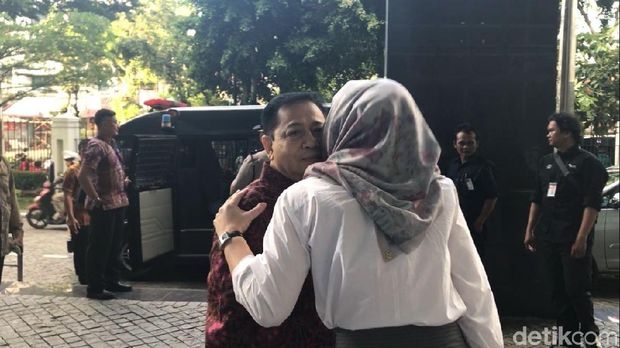 Romantisme yang Terselip di Kesaksian Setya Novanto