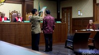 Setya Novanto disumpah sebelum memberikan kesaksian.