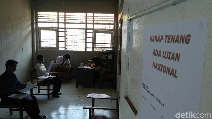 Sebanyak 10 orang di LPKA Kutoarjo, Purworejo ikut ujian nasion kejar paket c, Jumat (27/4/2018)