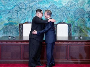 Kim Jong Un Disebut Pakai Sepatu Khusus agar Tubuhnya Tampak Lebih Tinggi