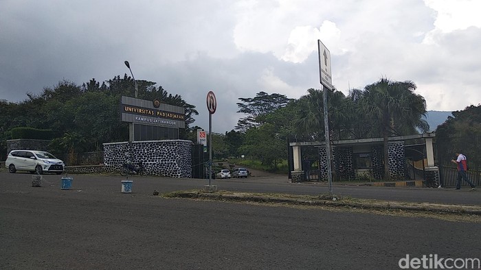 Kampus Unpad dijaga brimob