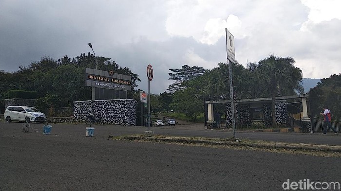 Kampus Unpad dijaga brimob