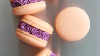 Semenjak ia aktif mengunggah hasil karyanya ini, banyak baker atau pembuat kue lainnya yang terinspirasi dan mulai membuat Macaron Blossoms. Foto: Instagram @ayseyamanbutikpasta