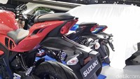 Motor adalah tidak hanya soal ketahanan saja, tapi juga lifestyle. Salah satu terobosan terbaru tahun lalu dari Suzuki Indonesia adalah meluncurkan motor sport 150cc, Suzuki GSX-R150. Banyak konsumen yang terkejut dan bergeser ke segmen ini, kata Yohan Yahya, Department Head of Sales and Marketing 2W PT SIS di IIMS 2018, JIExpo Kemayoran, Jakarta, Jumat (27/4/2018).  Foto: Ruly Kurniawan