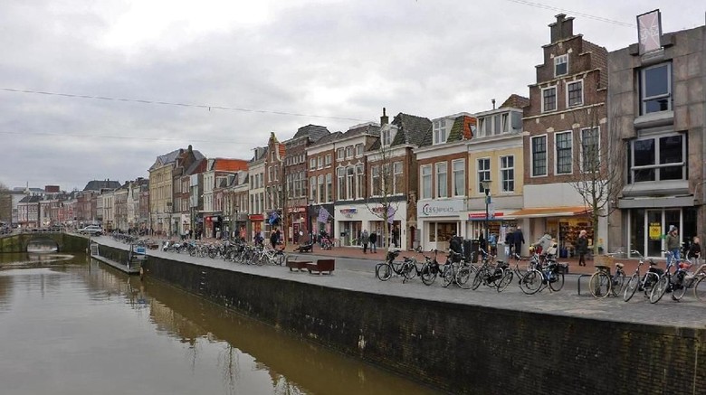 Kota Leeuwarden di Belanda yang punya lebih dari 100 nama (Mike MacEacheran/BBC) Kota Leeuwarden di Belanda yang punya lebih dari 100 nama (Mike MacEacheran/BBC)