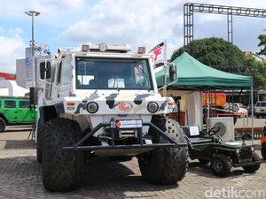 Mobil Amfibi Bongsor Bermesin 2.200cc