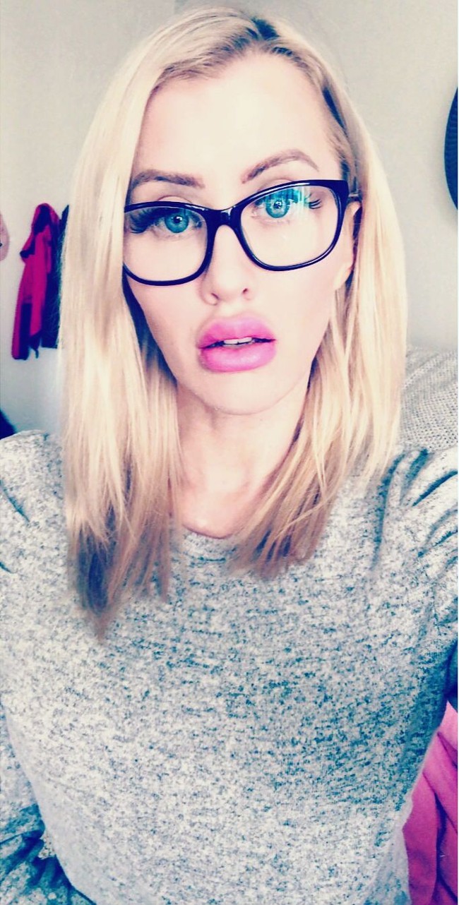 Belum lagi di 2016, ia mengidap kanker yang semakin menurunkan kepercayaan dirinya. Katie pun berpikir untuk menjalani bedah plastik Foto: Instagram