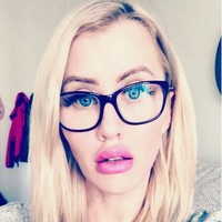 Belum lagi di 2016, ia mengidap kanker yang semakin menurunkan kepercayaan dirinya. Katie pun berpikir untuk menjalani bedah plastik Foto: Instagram