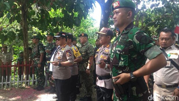 Ke Entikong, Panglima-Kapolri Temui Pasukan Penjaga Perbatasan
