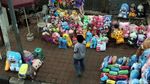 Duh! JPO dan Trotoar Jalan Ditutup Pedagang Boneka