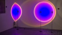 Halo Lamp dibuat oleh Mandalaki dengan kombinasi seni dan teknologi. Lampu ini tidak seperti pada kebanyakan karen menghasilkan warna yang tidak terduga dari RGD LED. Istimewa/inhabitat.
