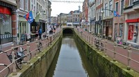 Secara resmi, negara Belanda menyebut Leeuwarden demikian. Namun bagi orang Frisian (julukan bagi masyarakat asli yang tinggal di provinsi Friesland - red), Leeuwarden disebut sebagai Ljouwerd (Mike MacEacheran/BBC)  