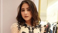 Prilly Latuconsina mengunggah penampilannya kala menghadiri sebuat acara di Plaza Indonesia, Jakarta Pusat. (Dok. Instagram/prillylatuconsina96)