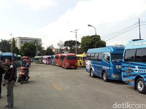 Awak Angkutan Ungaran-Ambarawa Mogok Tolak Pelat Hitam