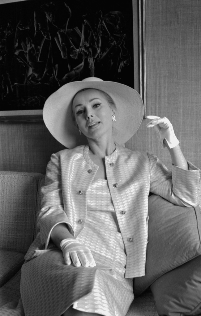 Di tahun yang sama dengan perceraian keempatnya, Zsa Zsa langsung menikah lagi dengan pewaris perusahaan minyak Sensey Cosden Jr., hanya untuk bercerai lagi satu tahun kemudian. Foto: Getty Images