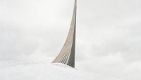 Monument to the Conquerors of Space, obelisk setinggi 107 meter ini terbuat dari titanium yang didirikan di Moskow pada tahun 1964 untuk merayakan pencapaian awal Uni Soviet dalam eksplorasi ruang angkasa (Danila Tkachenko/CNN Style)