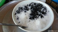 Nama minuman ini mungkin terdengar sedikit saru atau jorok. Dalam bahasa Jawa, jembut berarti rambut kemaluan, sedangkan kecabut artinya tercabut dari akarnya. Foto: Rinto Heksantoro/detikcom