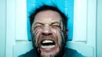 Eddie pun mencoba untuk menyusup ke laboraturium Drake, namun dirinya malah menjadi host Venom dan ditahan. Dok. Sony Pictures