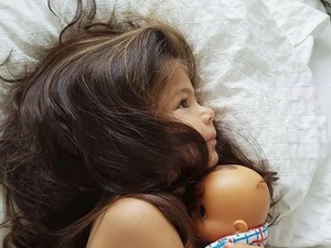 Punya Rambut Indah, Gadis Cilik Ini Disebut Mini Rapunzel