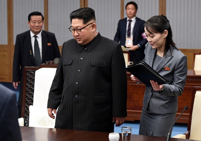 North Korea's leader Kim Jong Un (C) sits down after a photo session with South Korea's President Moon Jae-in during the Inter-Korean summit in the Peace House building on the southern side of the truce village of Panmunjom on April 27, 2018.North Korean leader Kim Jong Un and the South's President Moon Jae-in sat down to a historic summit on April 27 after shaking hands over the Military Demarcation Line that divides their countries in a gesture laden with symbolism. / AFP PHOTO / Korea Summit Press Pool / Korea Summit Press Pool