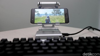 Walaupun ada beberapa tombol yang tidak pas, Anda bisa mengaturnya lewat menu setting. Foto: Muhammad Ridho/Teks: Muhammad Alif Goenawan. 