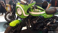 Soalnya, masih banyak pecinta sepeda motor sport retro yang ingin naik kelas ke moge. Sehingga memilih moge bergaya retro ini. Foto: Ruly Kurniawan