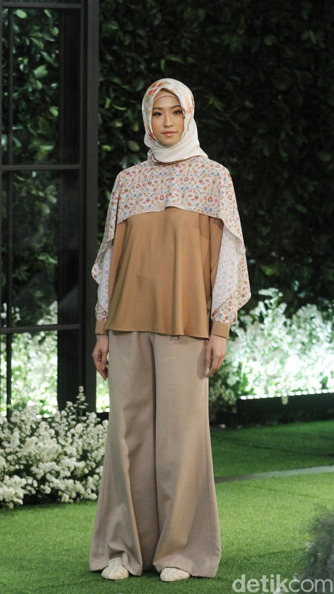 Koleksi Lebaran 2018 dari label hijab Mandjha Ivan Gunawan yang dipamerkan dalam fashion show di Suasana Restaurant, Aston Kuningan, Rabu, [25/4/2018]. [Foto: Mohammad Abduh/Wolipop]