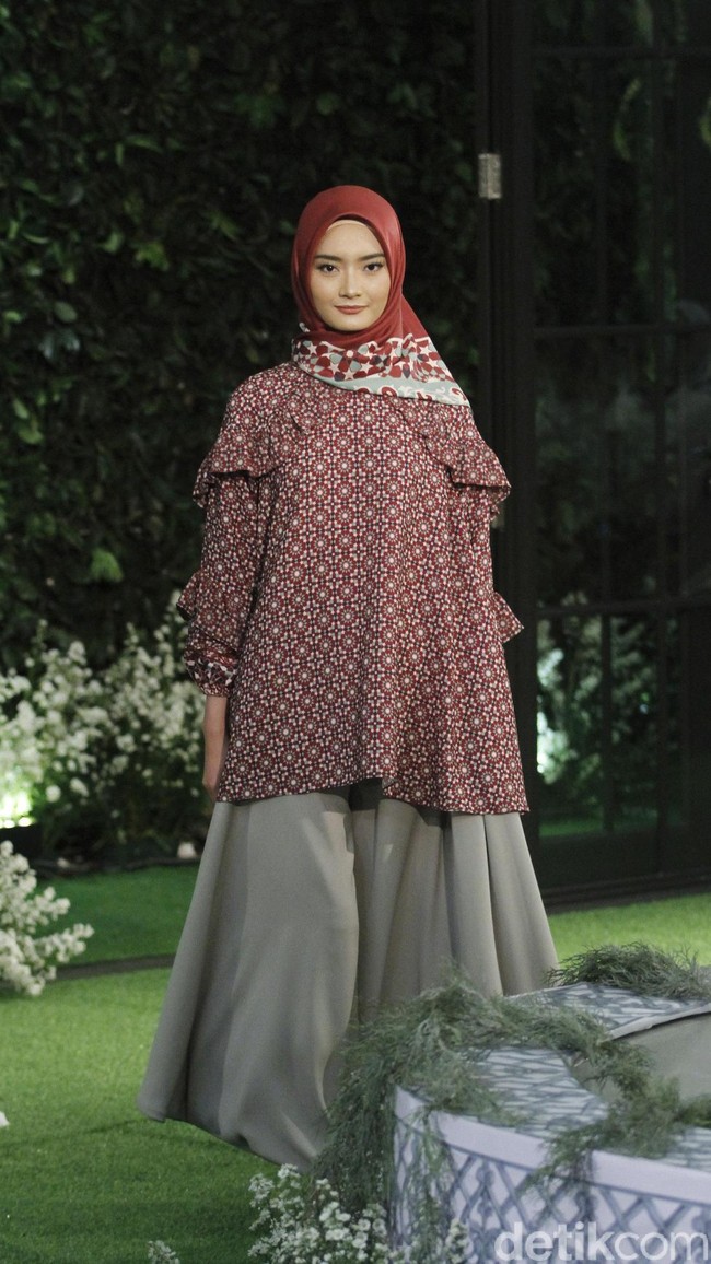 Koleksi Lebaran 2018 dari label hijab Mandjha Ivan Gunawan yang dipamerkan dalam fashion show di Suasana Restaurant, Aston Kuningan, Rabu, [25/4/2018]. [Foto: Mohammad Abduh/Wolipop]