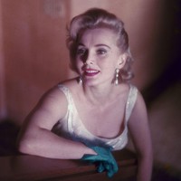 Pernikahan ketiga aktris yang pernah memenangkan gelar Miss Hungary ini terjadi pada 1949. Ia menikahi pria bernama George Sanders yang kemudian diceraikannya pada 1954. Mantan suaminya lalu menikahi adik Zsa Zsa, Magda, hanya untuk balas dendam sakit hati. Foto: Getty Images