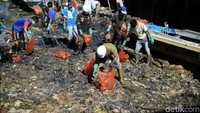 Aksi bersih-bersih ini dilakukan warga sekitar bersama pemerintah daerah dan Pertamina.