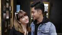 Pasangan muda Cassandra Lee dan Randy Martin tampak semakin lengket. Seperti saat menghadiri acara di kawasan Setiabudi belum lama ini.  Foto: Palevi S/detikHOT
